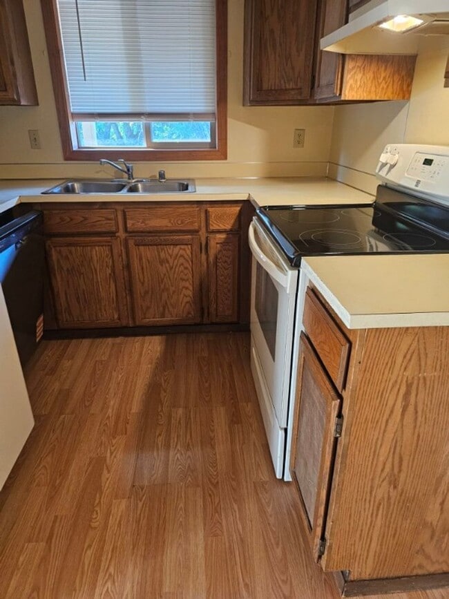 Building Photo - 6958 Winchester Dr Unit 6960