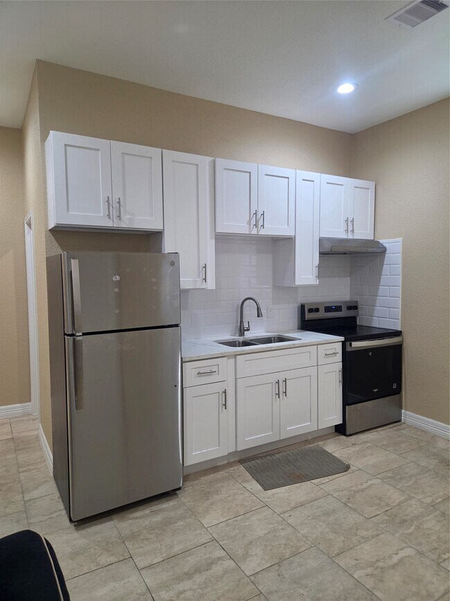 5713 Gulf Fwy Unit B