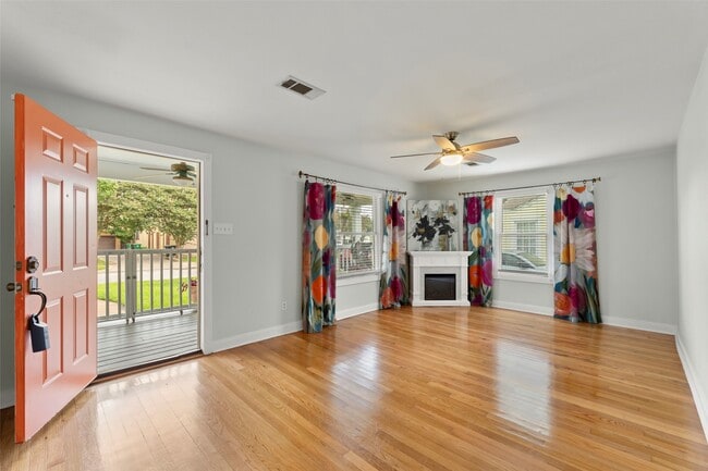 Photo - 2209 Portsmouth St