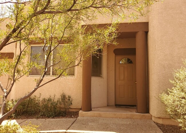 Photo - Central Tucson, close to everything, community pool