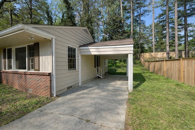 Photo - 2037 Highview Rd SW