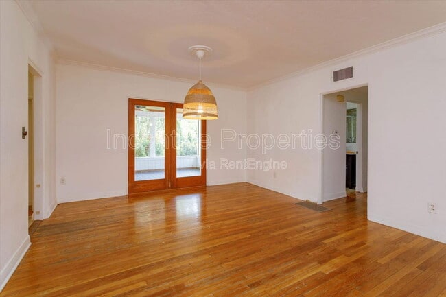 Photo - 1235 Ayrshire St