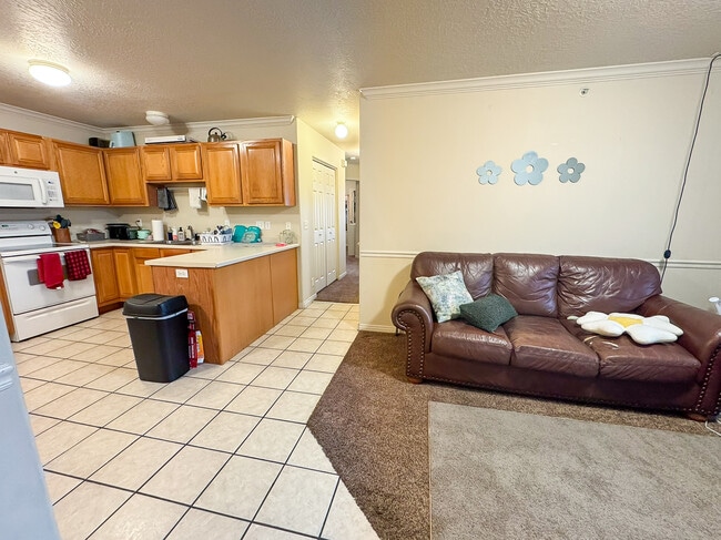 Photo - 1080 E 450 N