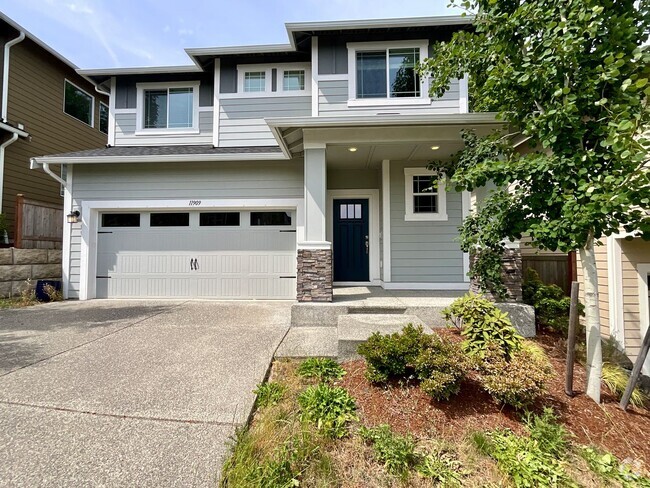 Building Photo - Beautiful and Modern 4-Bedroom Home with S...