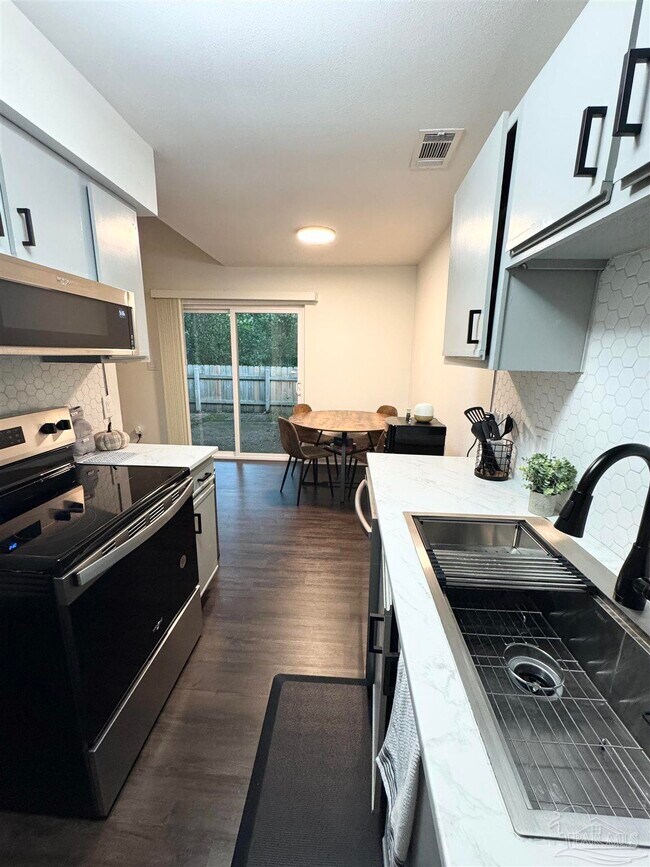 Photo - 1440 N 61st Ave