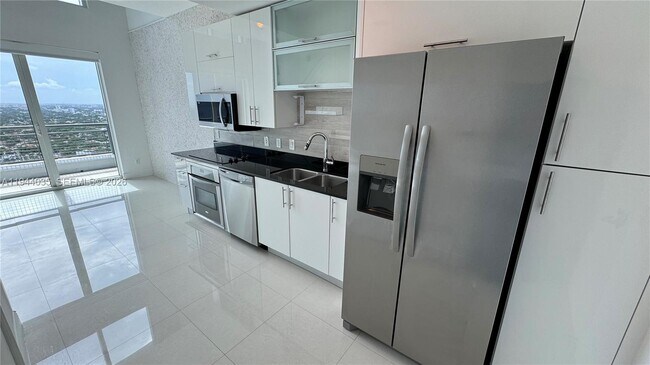 Photo - 60 SW 13th St Unidad 3015