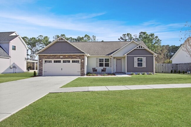 Building Photo - Gorgeous Home Off of Burgaw HWY