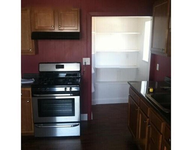 Building Photo - 289 Chelsea St Unit 1 Rental