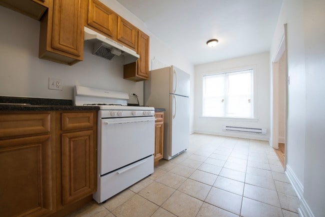 Kitchen - 7903 S Luella Ave