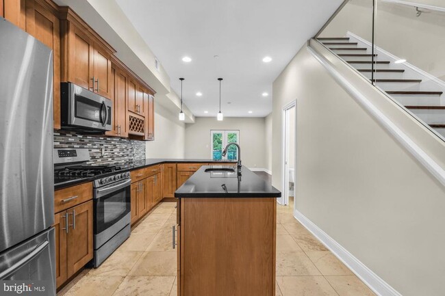 Building Photo - 2050 Frankford Ave Unit F Rental