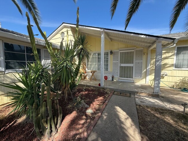 Photo - Cozy 2 bedroom 1 bathroom with pool!