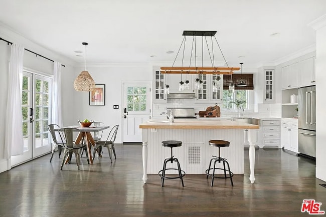 Photo - 11217 Kling St