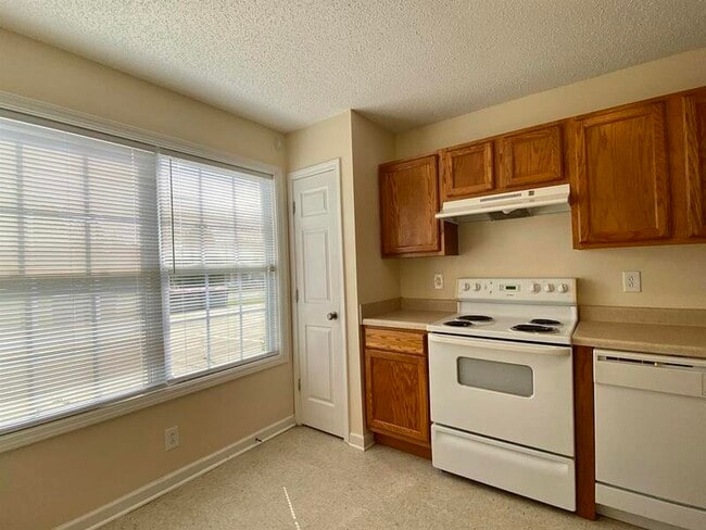 Photo - 299 Raleigh Dr