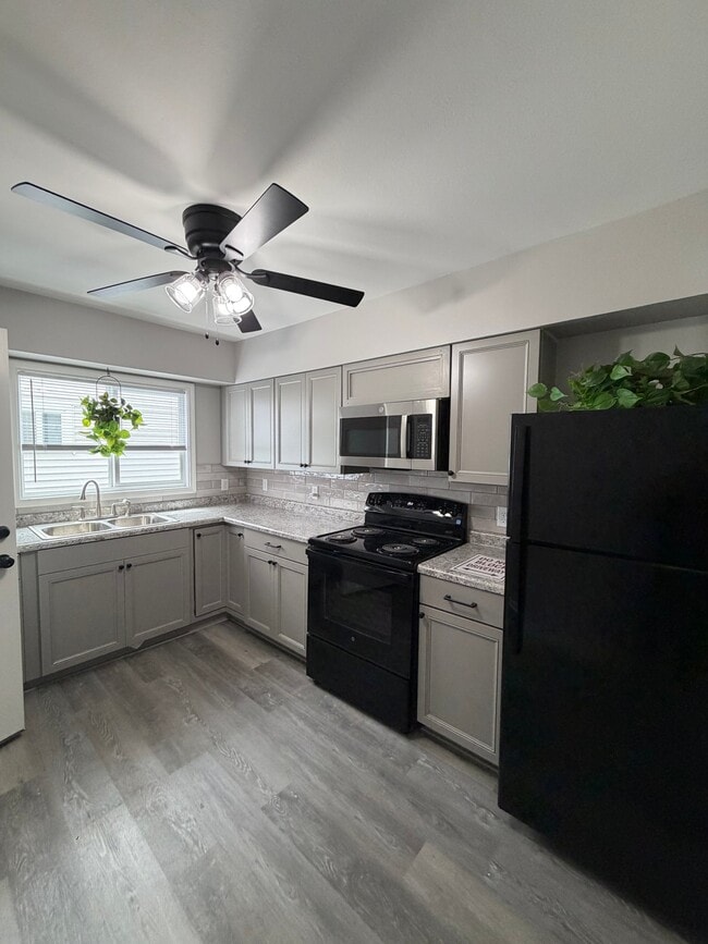 Photo - 4517 Douglas Rd