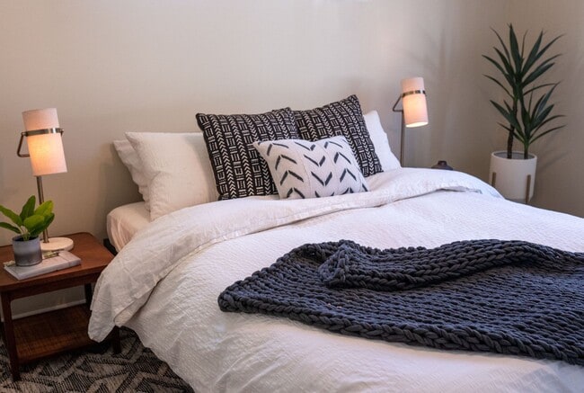 Photo - MOVE IN SPECIAL: Beautiful Apt with Washer... Unit H