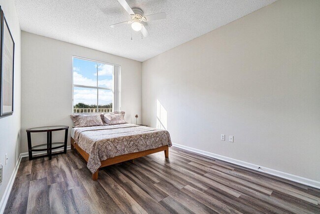 Photo - 2040 Greenview Shores Blvd Unit 223