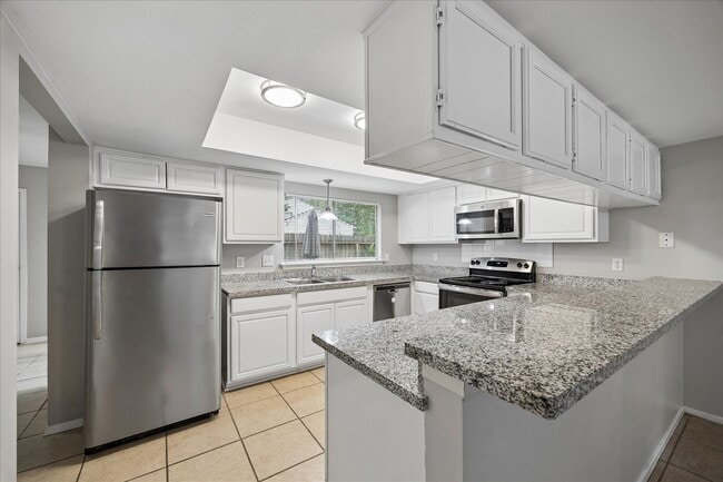 Photo - 2 Goldthread Ct