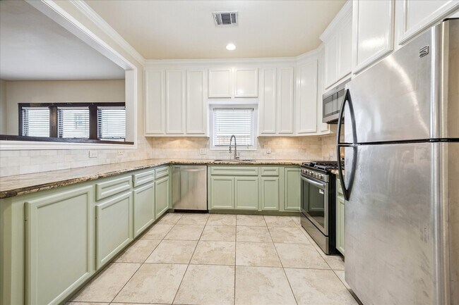 Photo - 345 W 22nd St