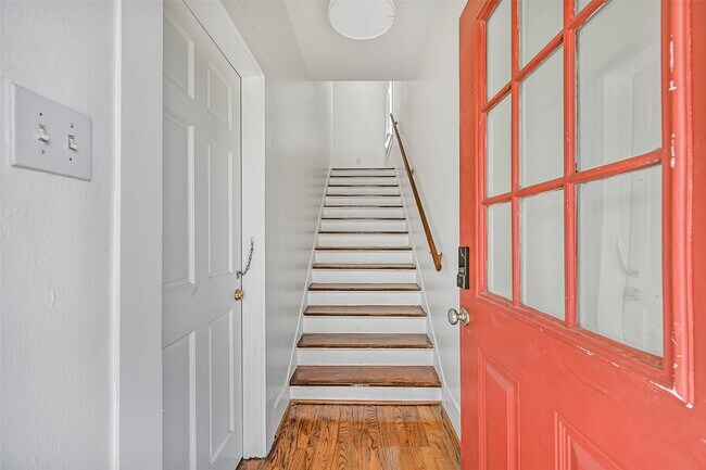 Photo - 1615 Winnie St