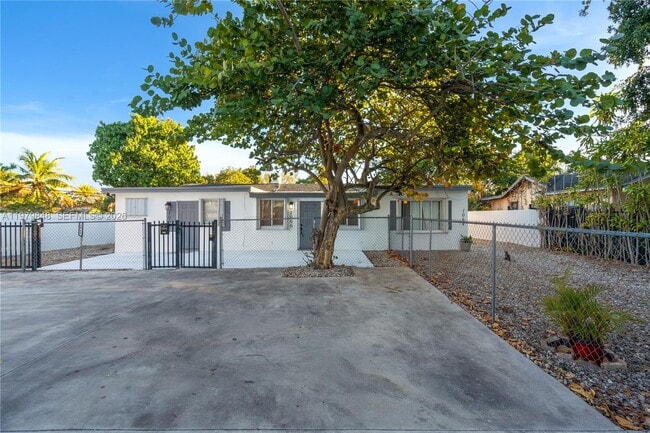 Building Photo - 1064 NW 103rd St Unit 1066