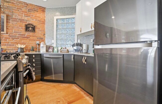 Photo - 974 N High St Unit B