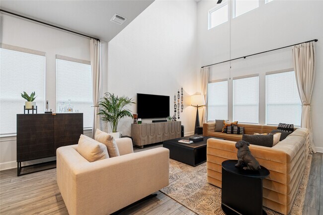 Photo - 4504 Cool Gray Cv