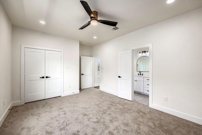 Photo - 911 Panama St