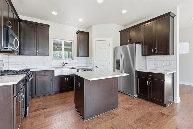 Photo - 1912 Dinsdale Ln