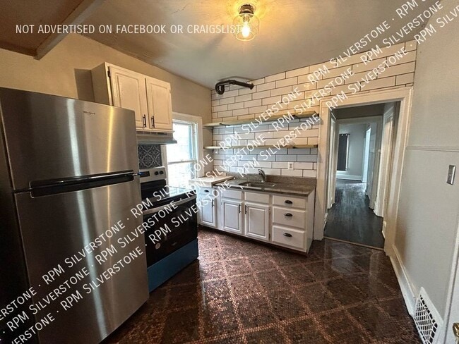 Photo - 52 W Bernhard-