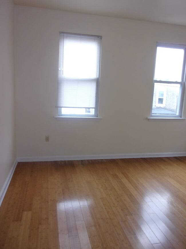 Building Photo - 1518 N 17th St Unit 3