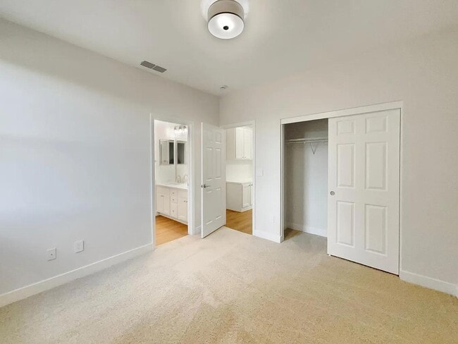Building Photo - 1672 Lombard Ln Rental
