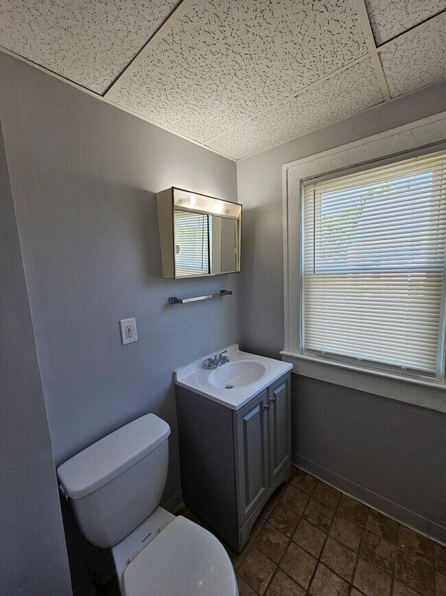 Photo - Top Floor 1 Bedroom Apartment with Private Balcony! Unit 3