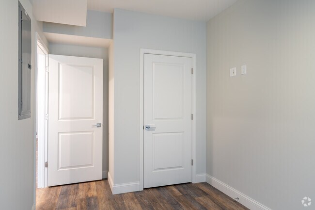 1BR, 1BA - 600 SF - The Debora