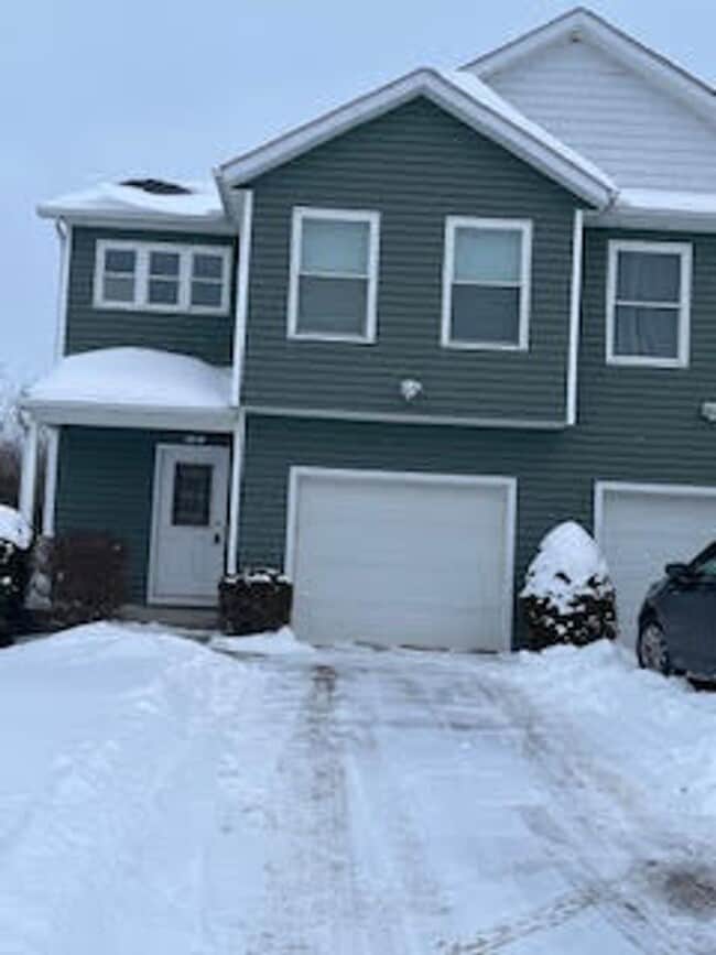 Building Photo - 487 Sparrow Way Unit A