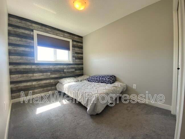 Photo - 315 Desrochers Blvd SW