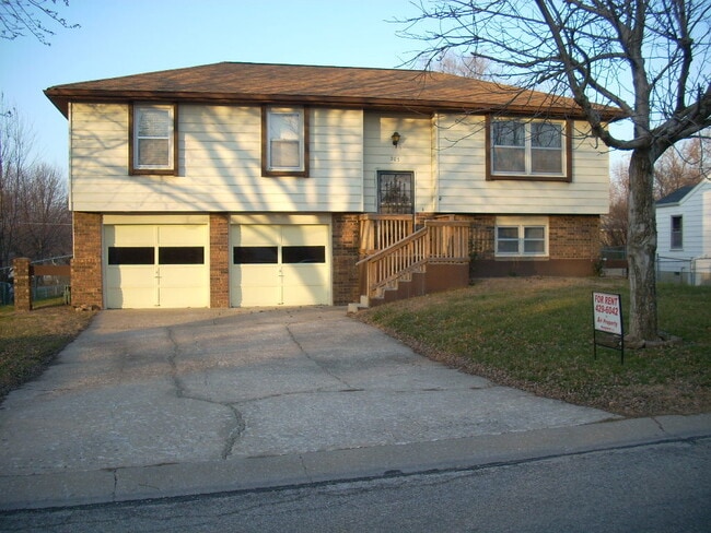 Building Photo - 203 Larkin Ave