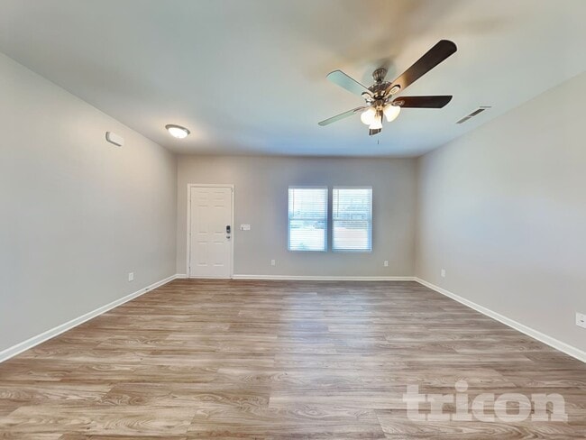 Photo - 531 Comfort Wy