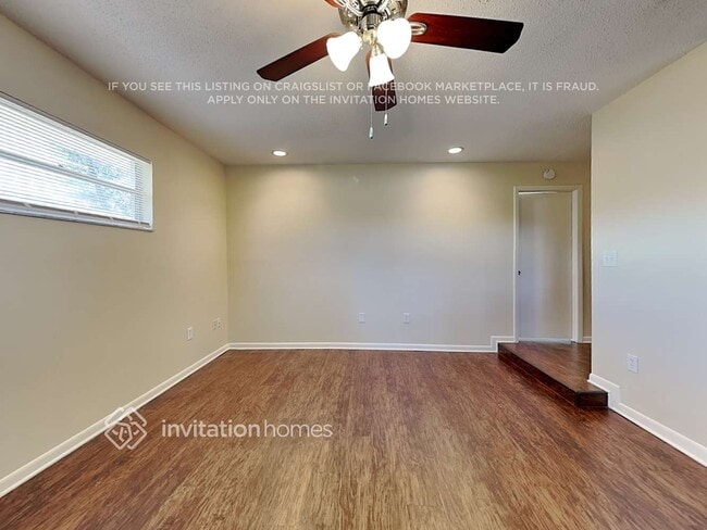 Photo - 609 Lakespur Ln