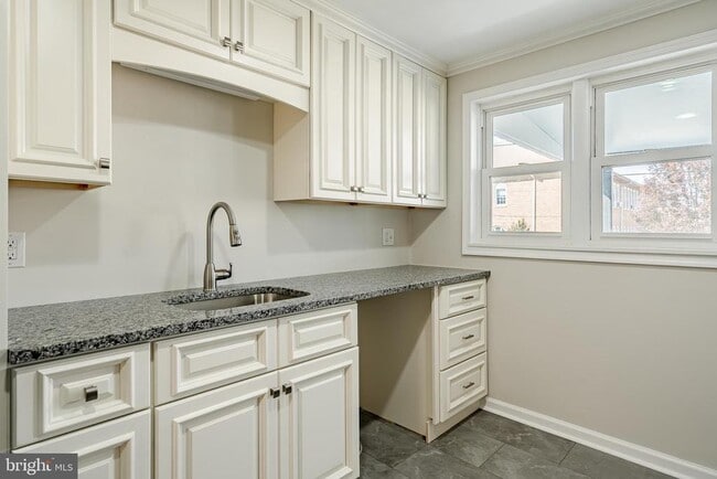 Building Photo - 222 3rd Ave