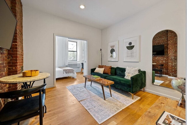 Building Photo - 416 W 49th St Rental