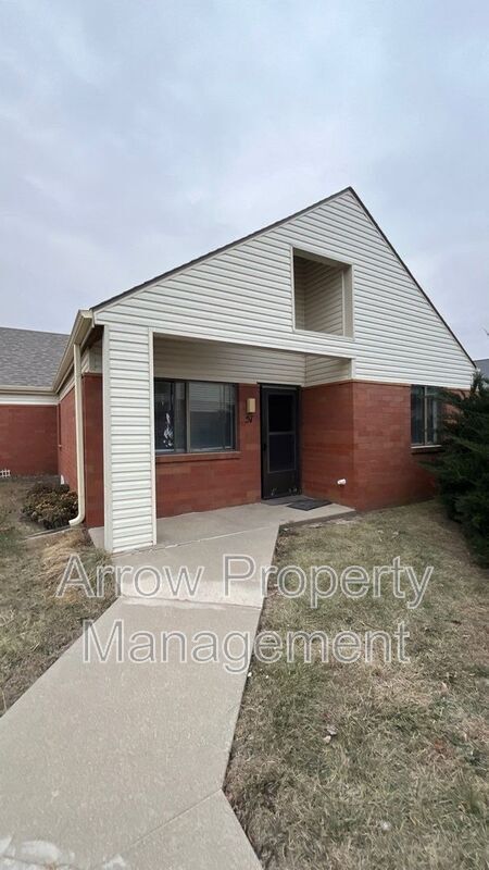 Building Photo - 11141 N 137th St Unit 51