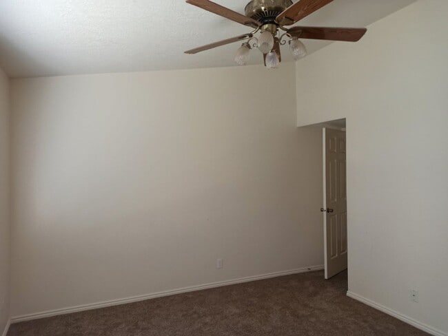 Photo - 1075 1400 W St