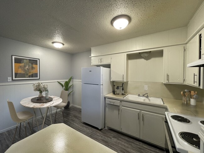 Cottonwood Apartments