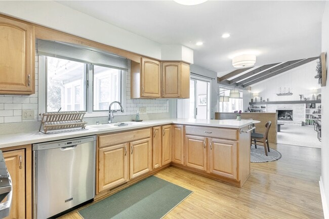 Photo - Fully Furnished 5 Bedroom 2.5 Bathroom in Madison, WI