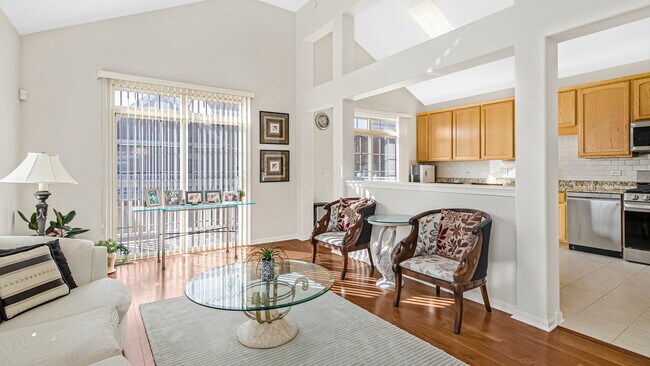 Photo - 530 Prestwick Ln