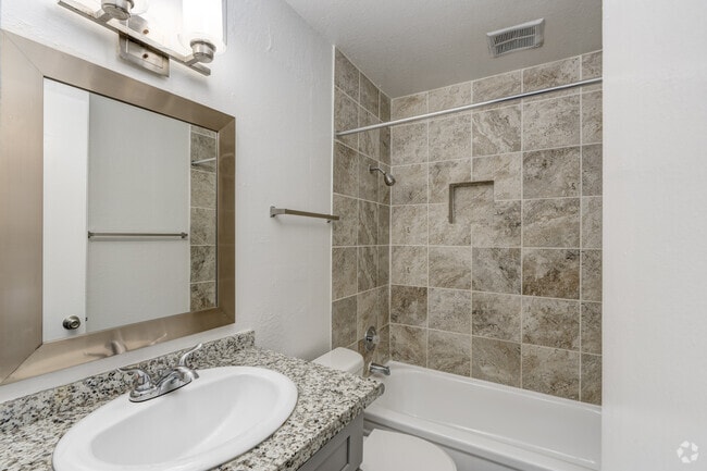 2 habitaciones, 2 baños - 1500 pies cuadrados - Baño - RBBC