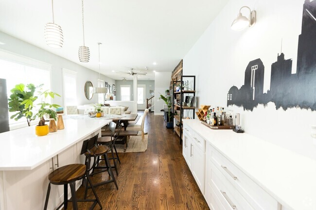 Building Photo - 1056A Zophi St Rental