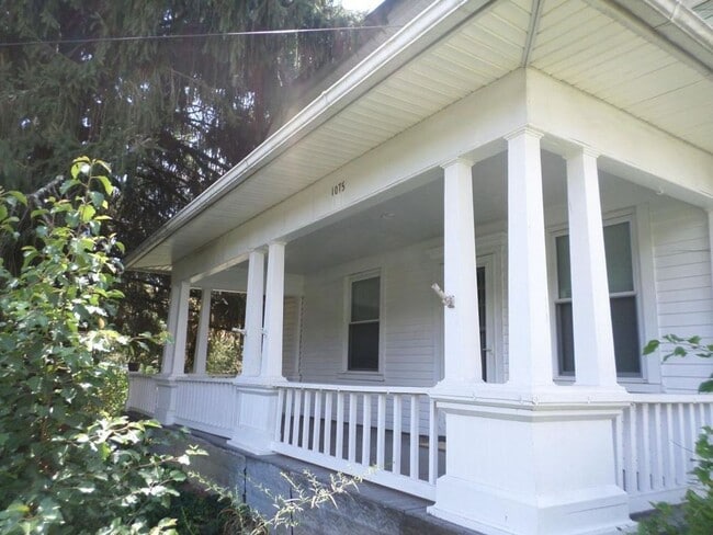Building Photo - 1075 Cambria St NE