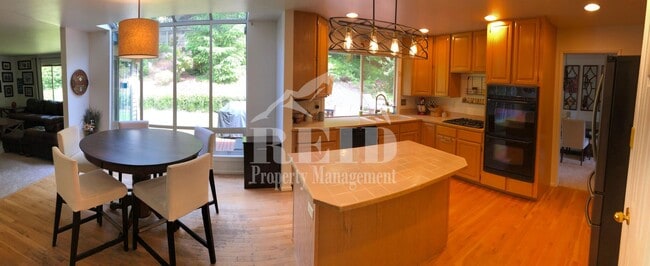 Photo - Ridgetop Beauty with Mountain Views