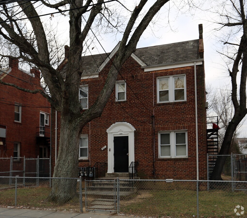 Photo - 437 Mellon St SE